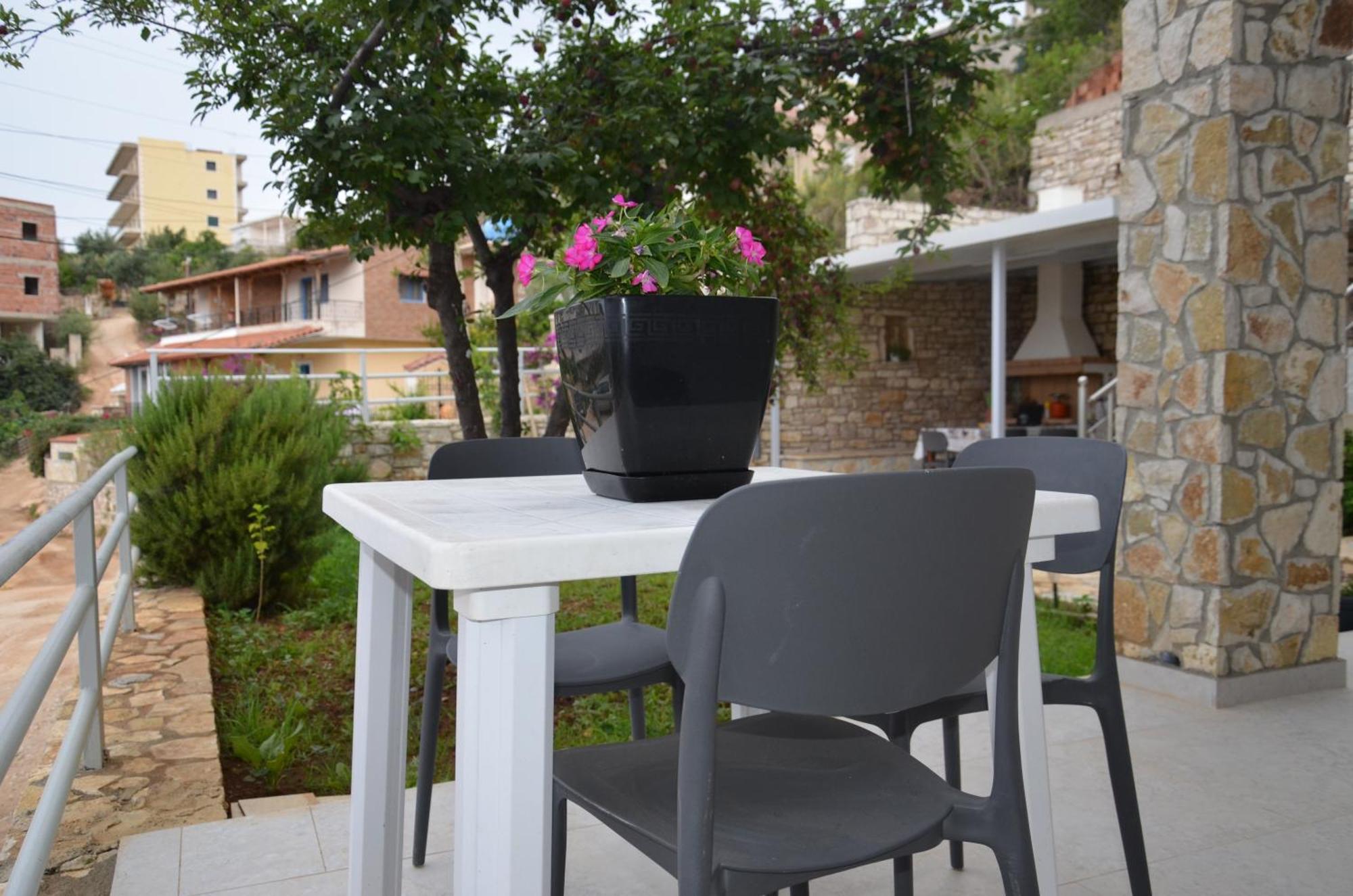 Harmonia Guest House 2 Химара Экстерьер фото