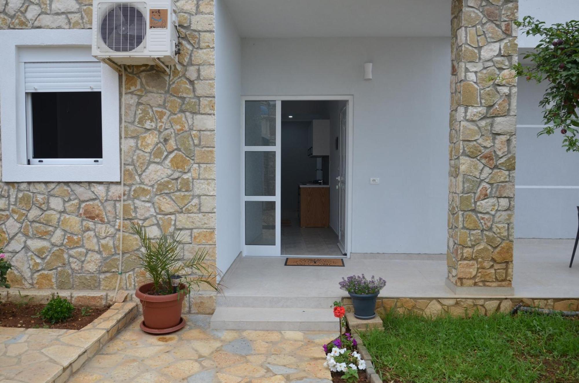 Harmonia Guest House 2 Химара Экстерьер фото